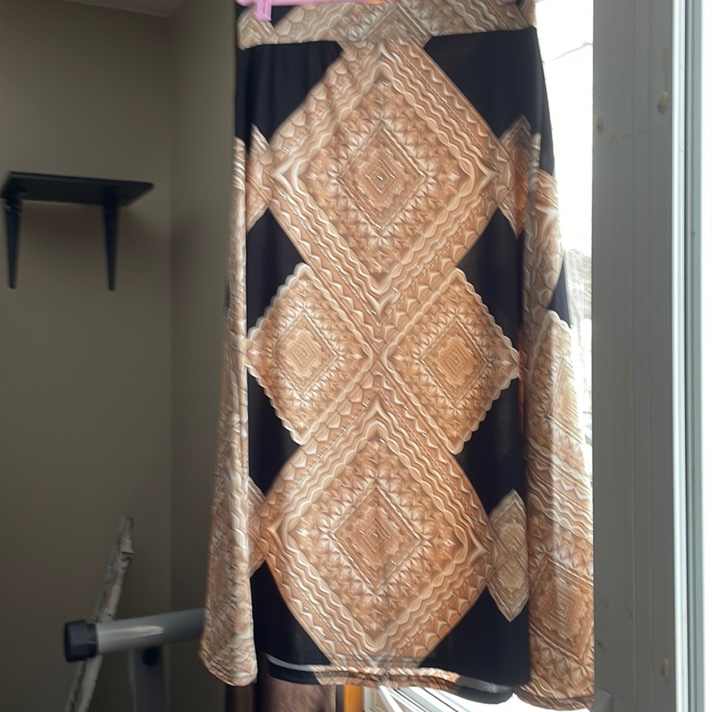 Ladies free flowing long skirt